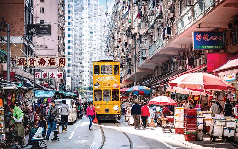 中國(guó)香港移民要不要中介？探討移民中國(guó)香港時(shí)是否需要中介服務(wù)的利與弊